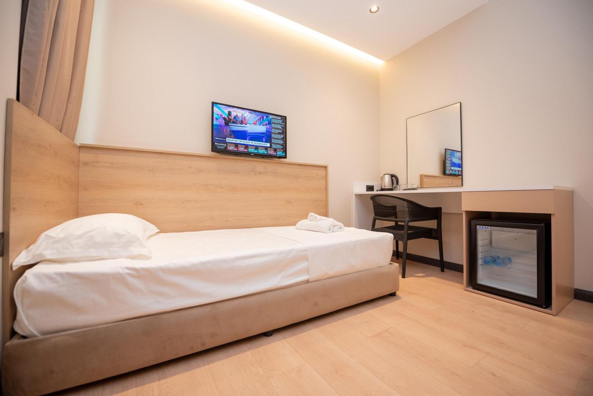 Calma Boutique Hotel Вльора Екстер'єр фото